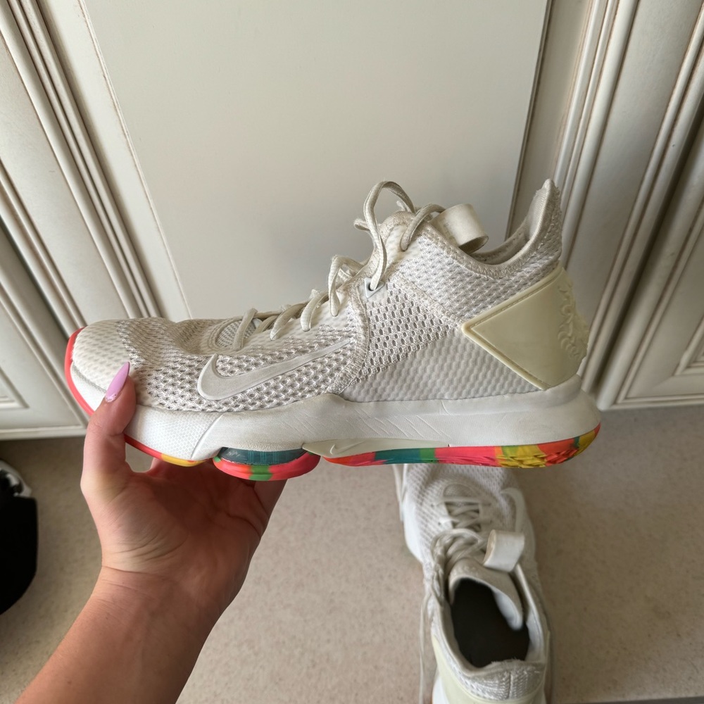 🛑3 FOR $30🛑 Lebron Witness 4 White Multi Camo
